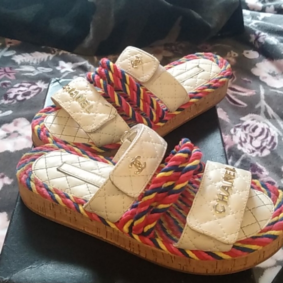 Women's CHANEL sandals - Picture 2 of 3